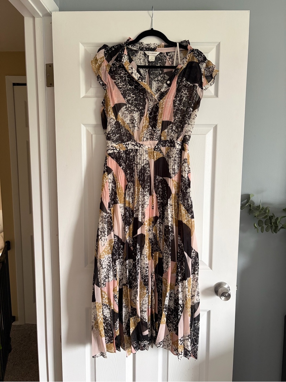 Club Monaco Abstract Pleated Midi Dress in Pink, Black & Gold
